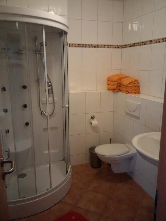 אוברוויזנטל Ferienwohnungen Haus Sebastian חדר תמונה